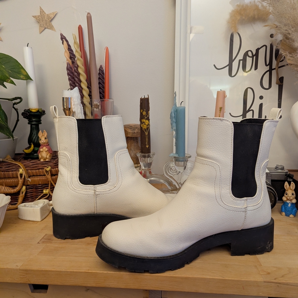 Old Navy White Chelsea Platform Ankle Boots with Black Elastic